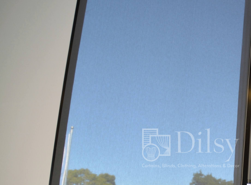 Screen roller blinds